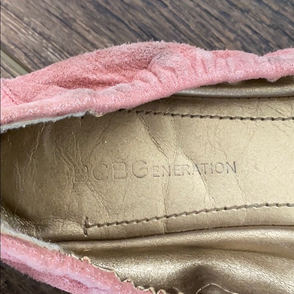 Pink suede BCBG loafer - Picture 2 of 4